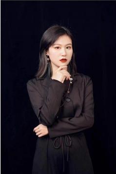 杨黎老师（高级化妆师）